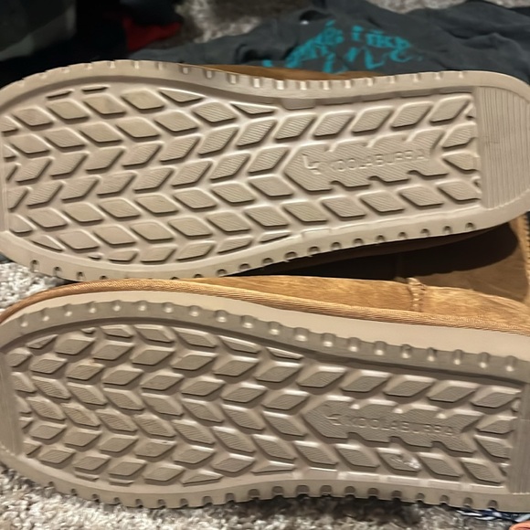 Kookaburra by Uggs size 9 worn once - Picture 2 of 3